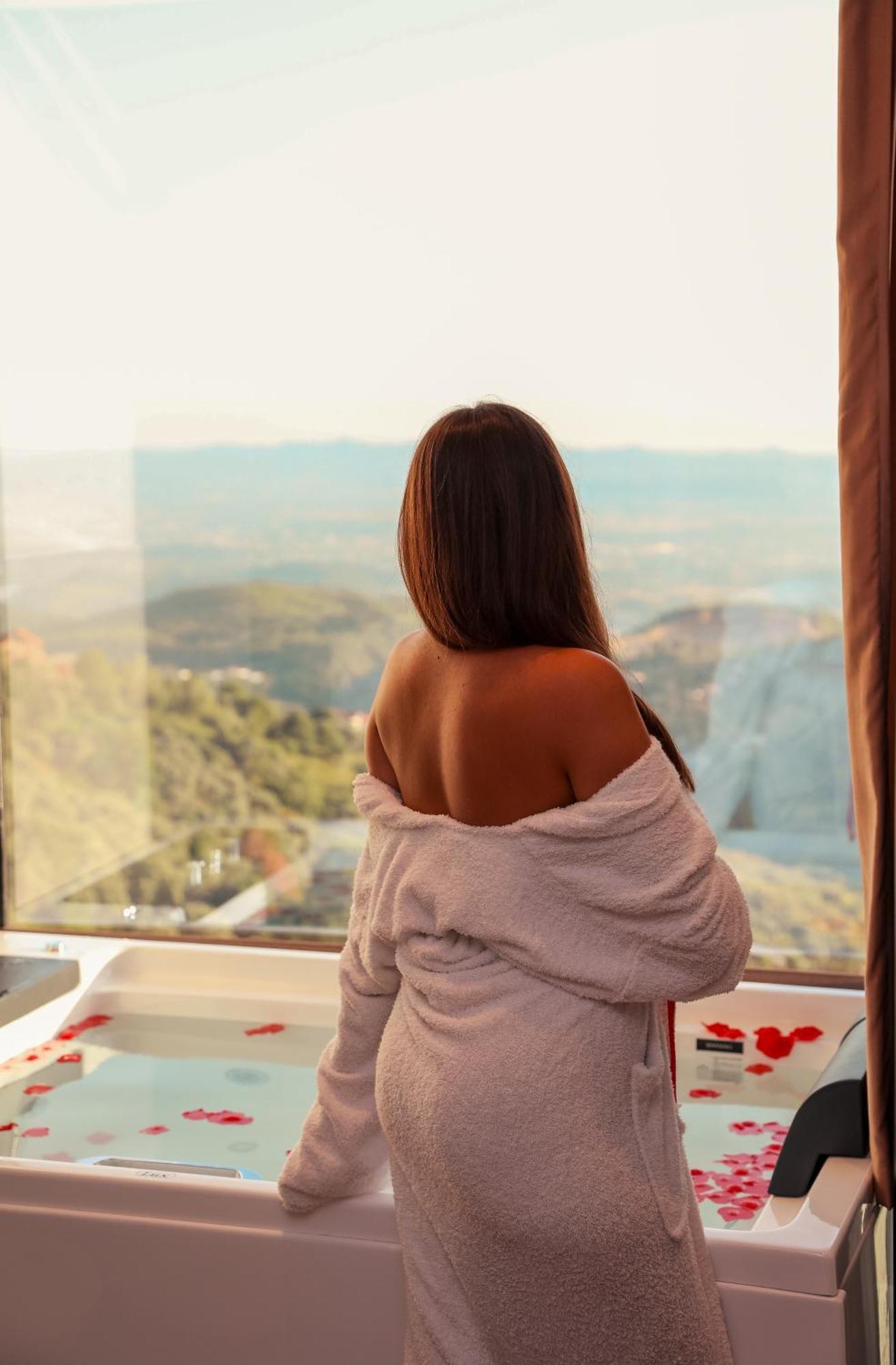 Z Art Hotel Kruje Bagian luar foto