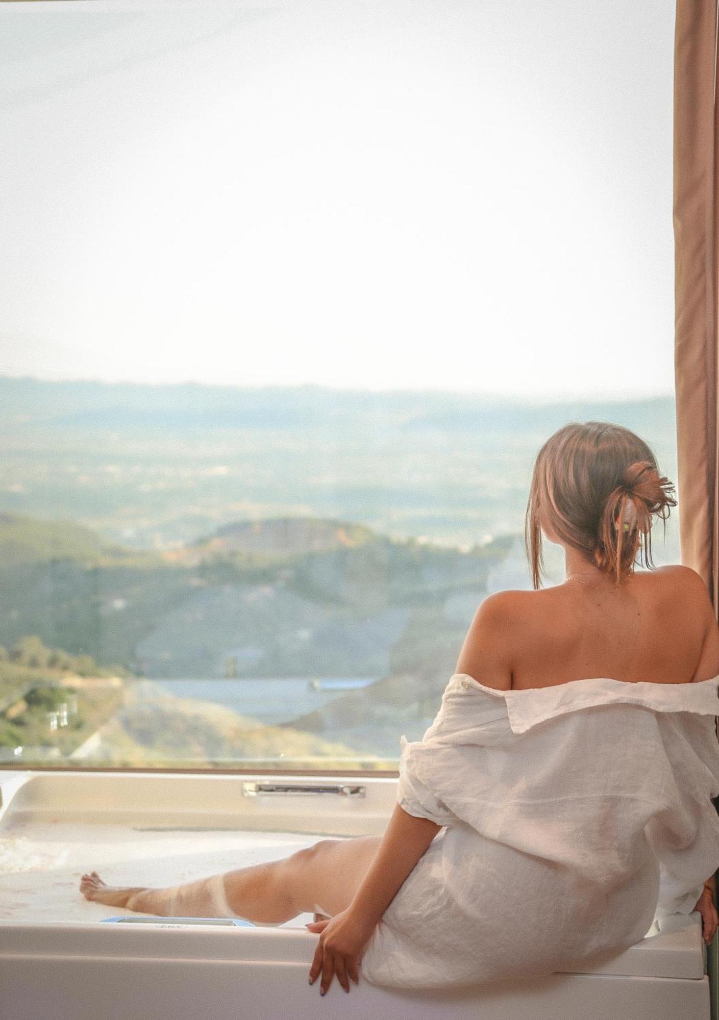 Z Art Hotel Kruje Bagian luar foto