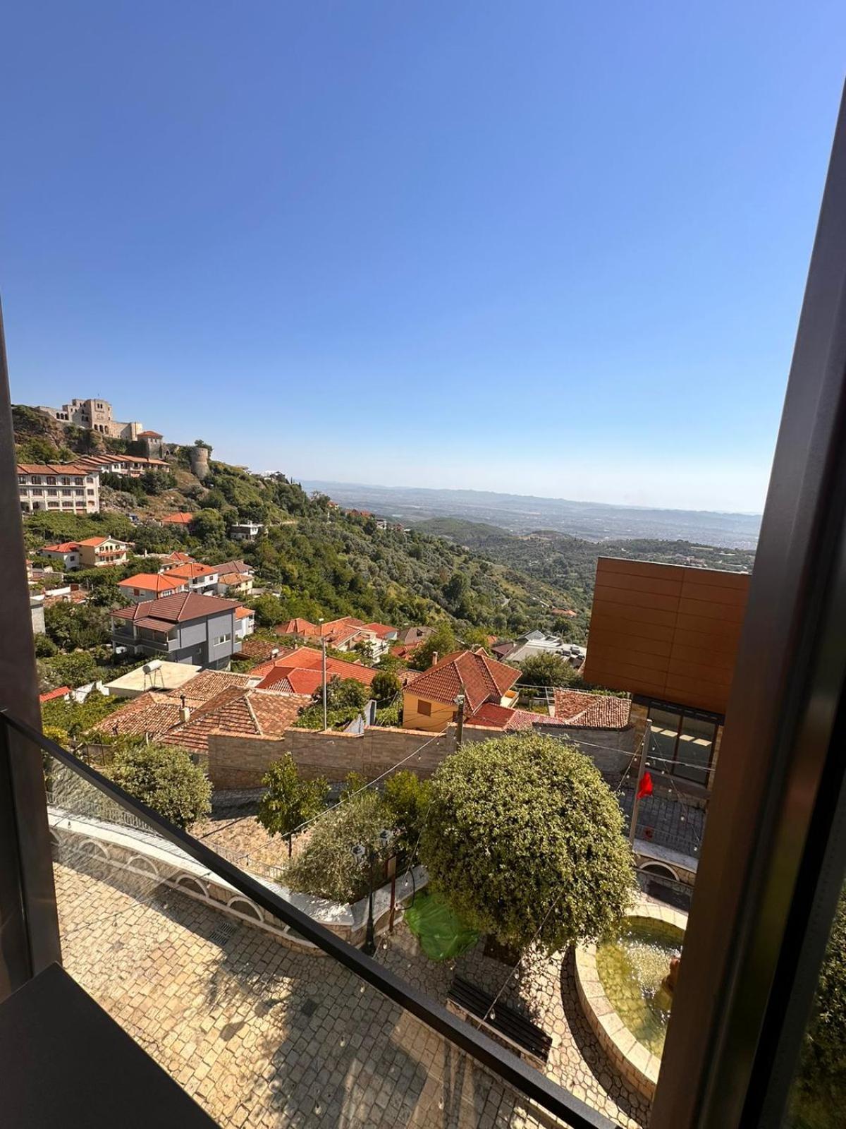 Z Art Hotel Kruje Bagian luar foto