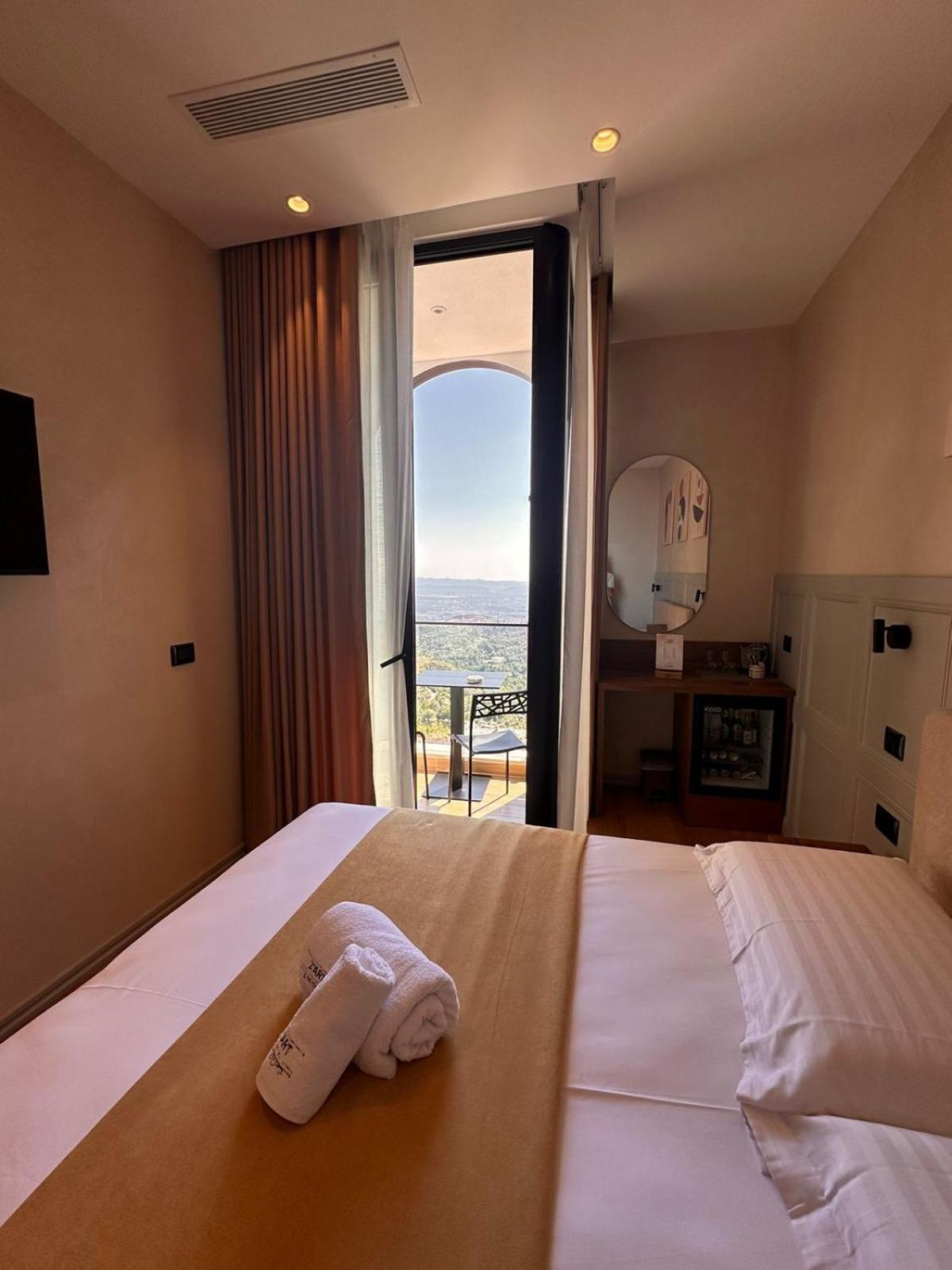 Z Art Hotel Kruje Bagian luar foto