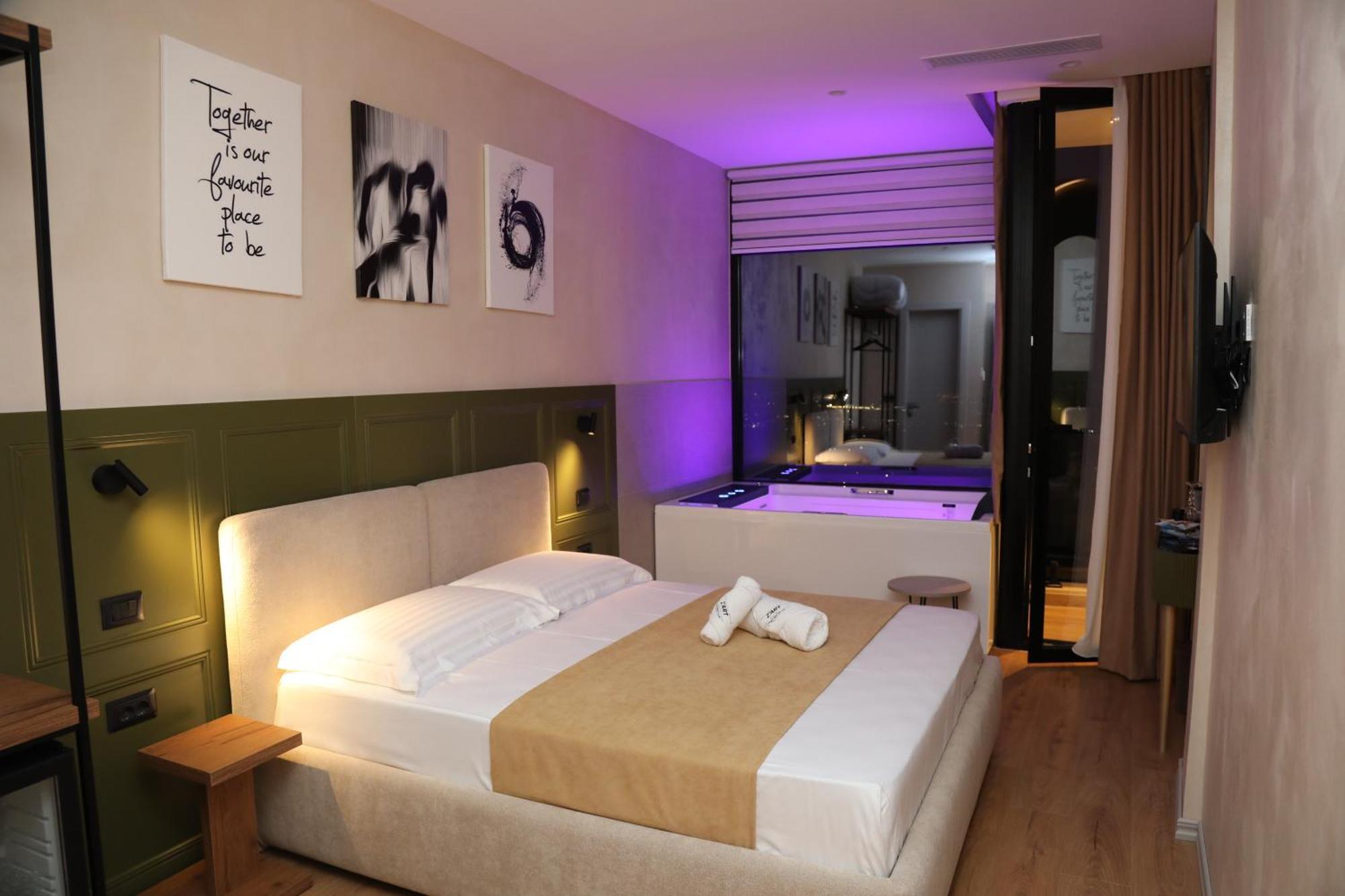 Z Art Hotel Kruje Bagian luar foto