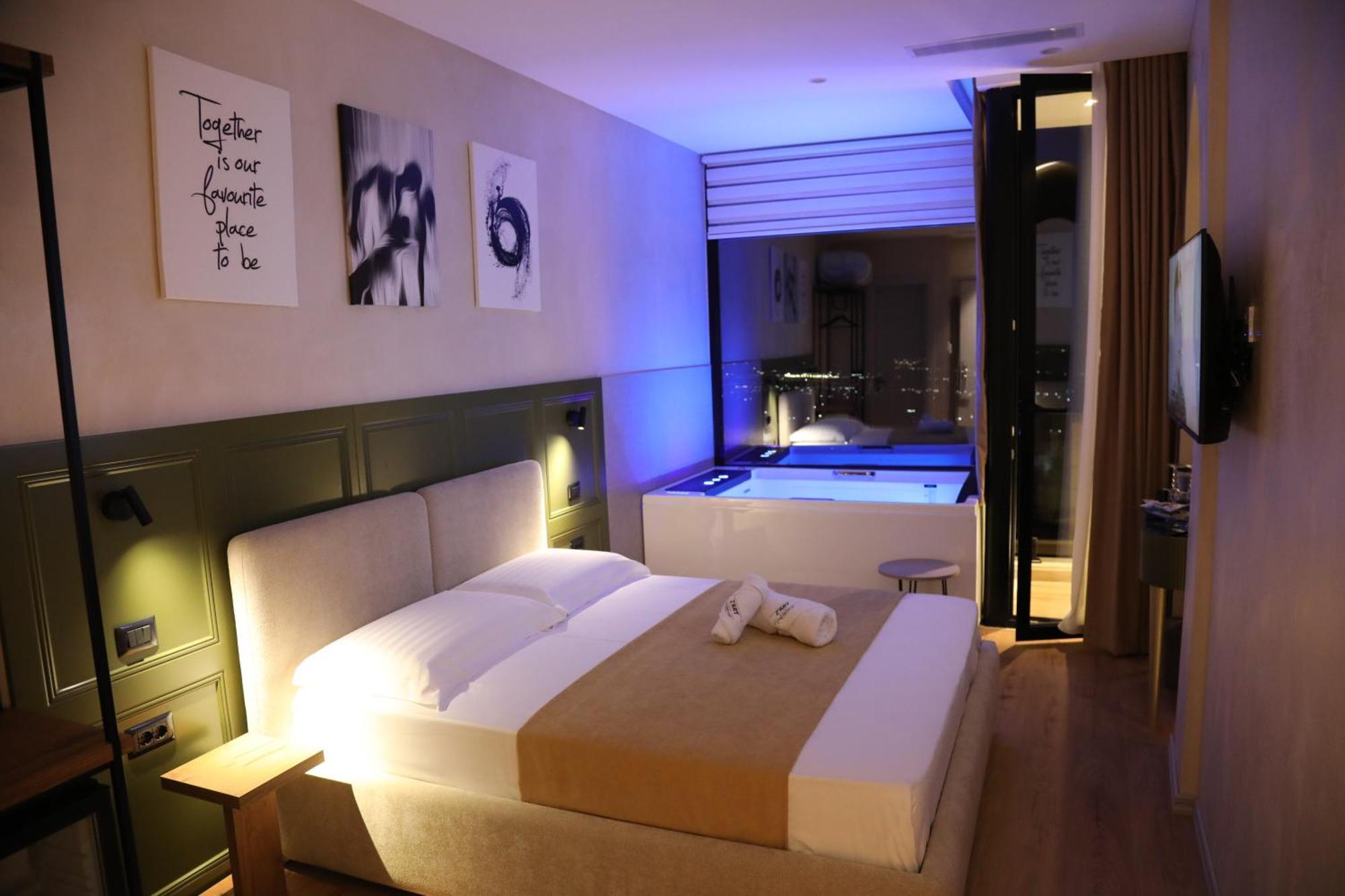 Z Art Hotel Kruje Bagian luar foto