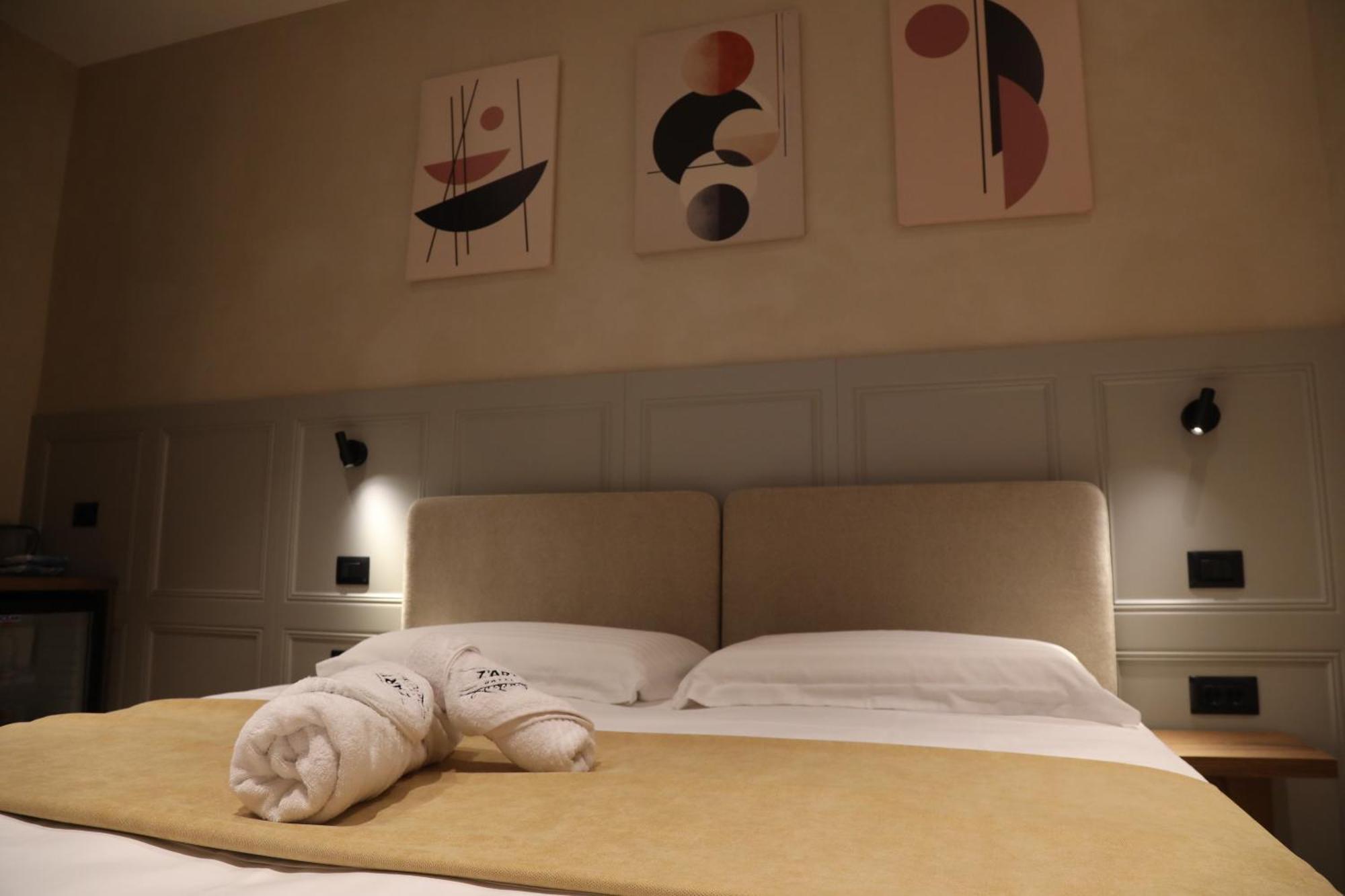 Z Art Hotel Kruje Bagian luar foto