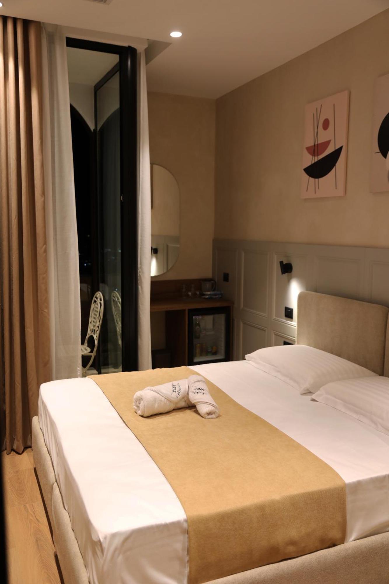 Z Art Hotel Kruje Bagian luar foto